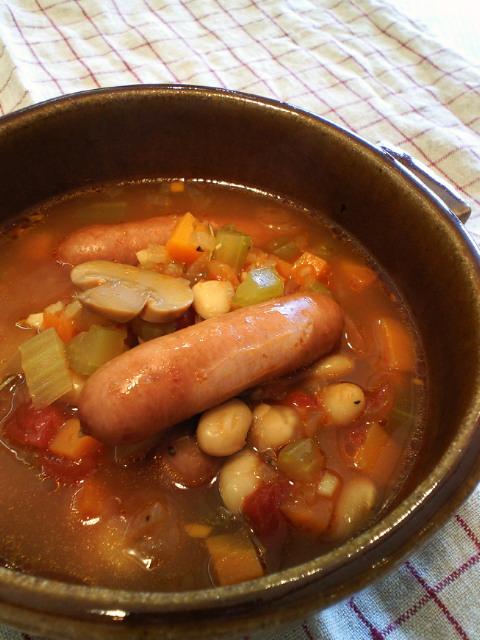 ソーセージと大豆のスープ
