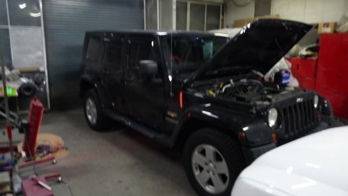 作業風景(JEEP ラングラー エンジンスターター)