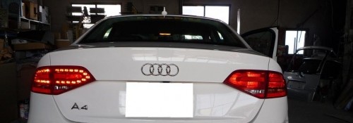 作業風景(Audi A4 MY10LEDテール)