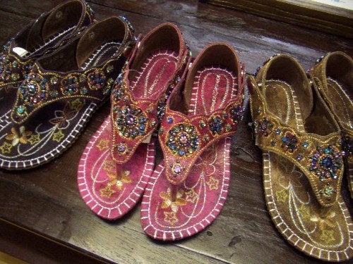 キラキラサンダル入荷!お洒落は足元から♪