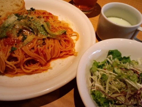 ＴａｎｔｏＴａｎｔｏトマトとレタスのパスタ＆エルミナのご紹介