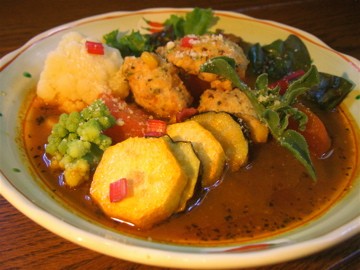 8月のカレーとお休みとアルバイト募集のお知らせです。