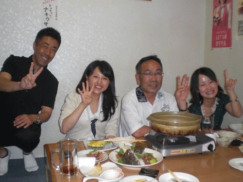 昨夜のお客さま! 指のポーズは・・・♪