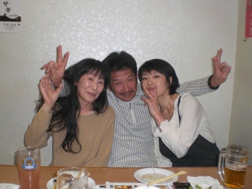 昨夜のお客さま! 嫁と仲間とはいポーズ♪