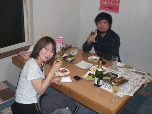 昨夜のお客さま!ワインの栓を抜いて乾杯♪