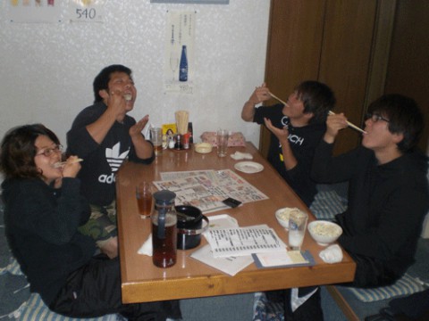 昨夜のお客さま!常連さんの罰ゲーム♪