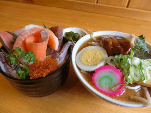 味噌ラーメン海鮮丼セット♪