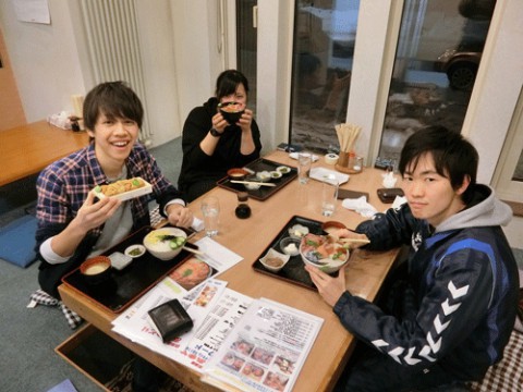 昨夜のお客さま!うに丼を食べたぞう♪