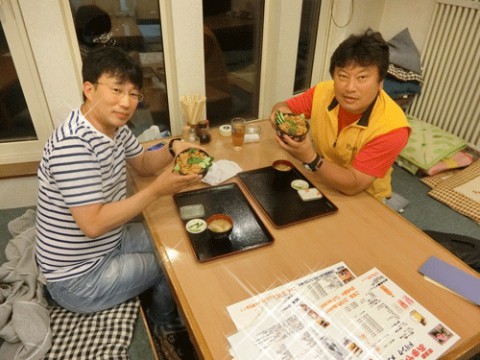 昨夜のお客さま!うに丼食ったぞぅ♪