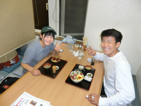 昨夜のお客さま!彼女はうな丼、僕、ちらし寿司♪