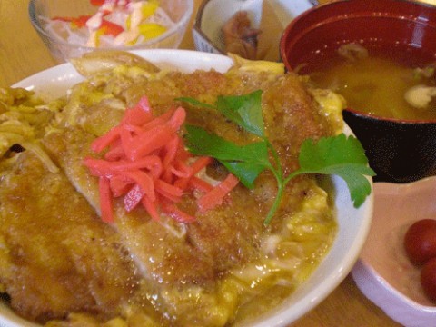 明日は、かつ丼定食♪
