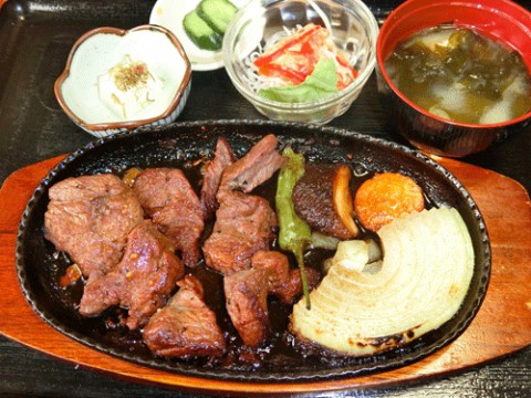 明日はコロコロステーキ定食♪