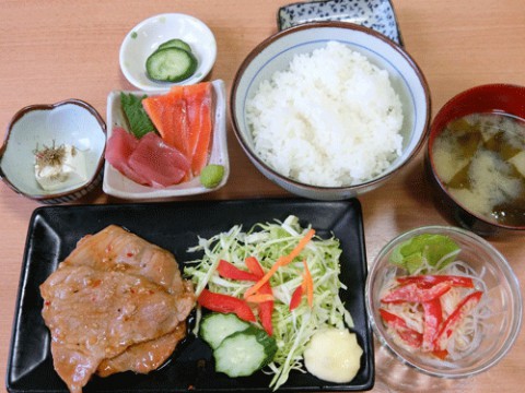 明日は焼肉定食♪