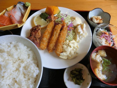 明日はお楽しみ定食♪