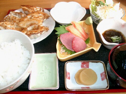 明日は手作りの餃子定食♪