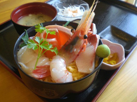 今日は、ぼたん海老海鮮丼定食のPRです♪