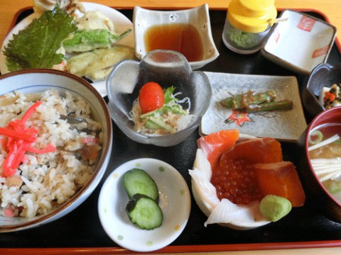 明日はお楽しみ定食です♪