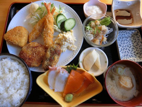 明日はお楽しみ定食です♪