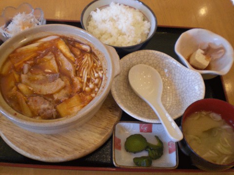 明日は熱々のキムチ鍋定食♪