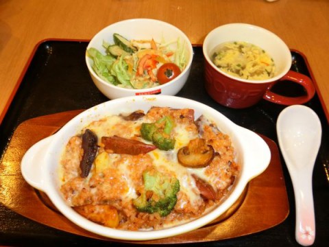 明日はお楽しみ定食♪