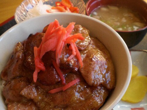 じゃらん見たよ!で、甘辛豚丼が500円♪