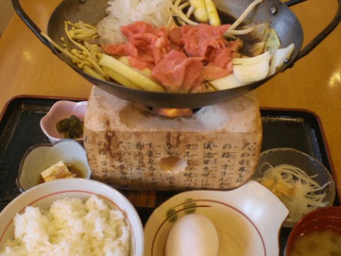 熱々の牛すき焼き定食♪