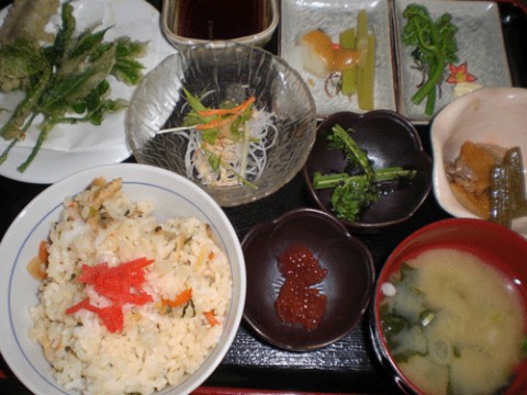 明日は、お楽しみ定食♪