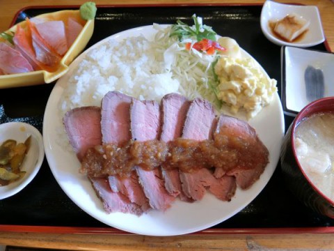 明日は、お楽しみ定食です♪