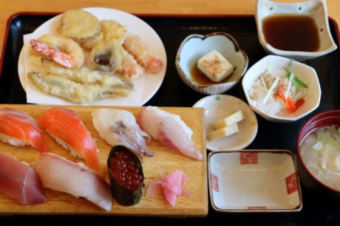 明日は、お楽しみ定食♪