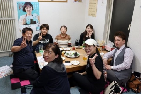 昨夜のお客さま! 私の仲間のみなさんが宴会を♪