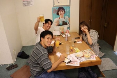 昨夜のお客さま! 若い笑顔にかんぱ～い♪