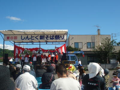 日本人はソバがすきですねぇ～！