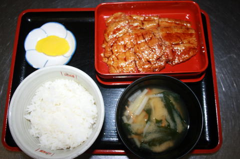 豚丼ラッシュのはじまり、はじまり。