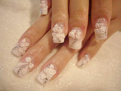 ブライダルネイルには...