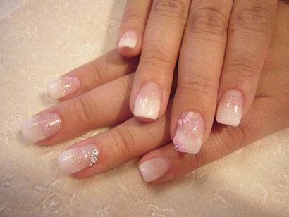 指先にも桜を...