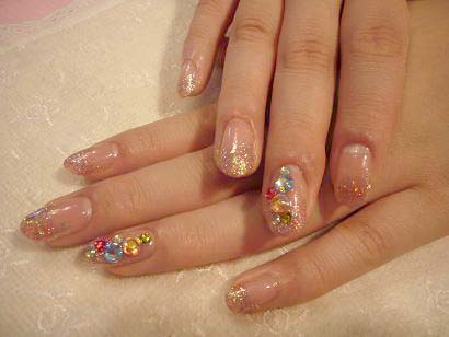 主張しすぎないネイル♪