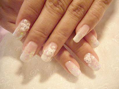 ホワイトなジェルネイル♪