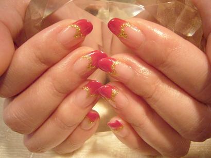 目をひくネイル♪