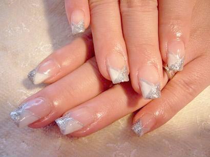 指先をオシャレにすると...