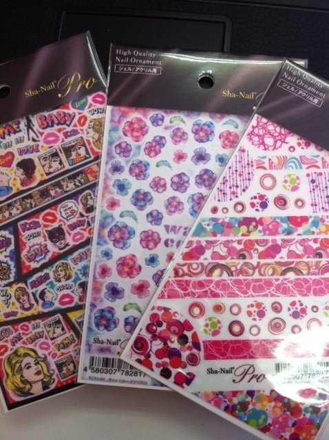 続々入荷、可愛いネイルアート素材♪