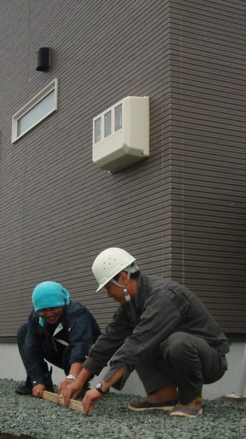 虫が鳴いている