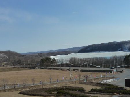 足寄湖はまだ氷が張っていました