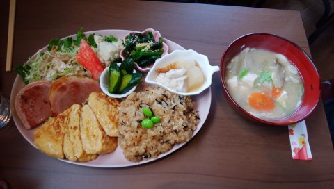 喫茶りんごの生姜おこわ定食