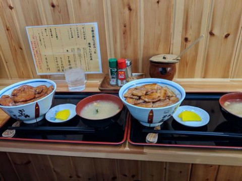 初めてです「ぶた丼のとん田」