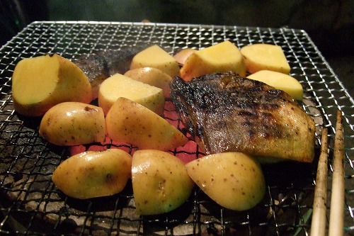 秋の七輪でお外でご飯。