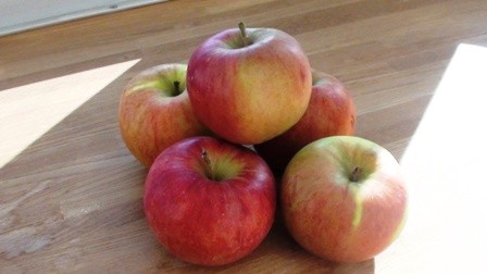 りんごの皮むき