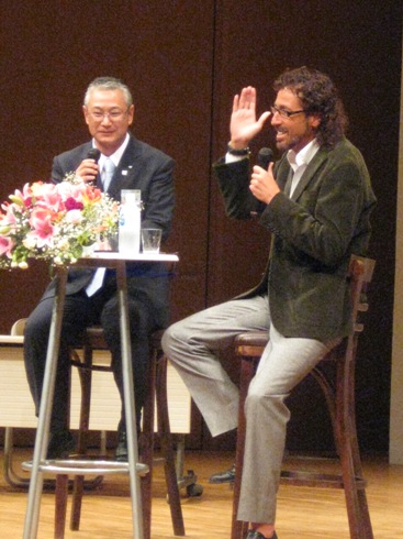 ラモス瑠偉氏　子供達と３つの約束を交わしました。