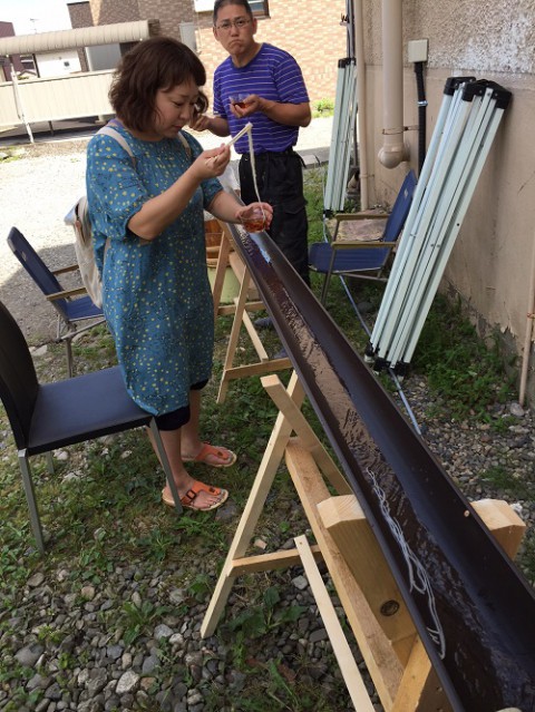 コスモス夏祭りで、焼きとうきびとキュウリの一本漬け