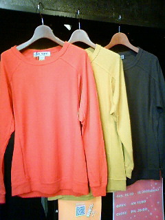 カラフルなカットソー♪