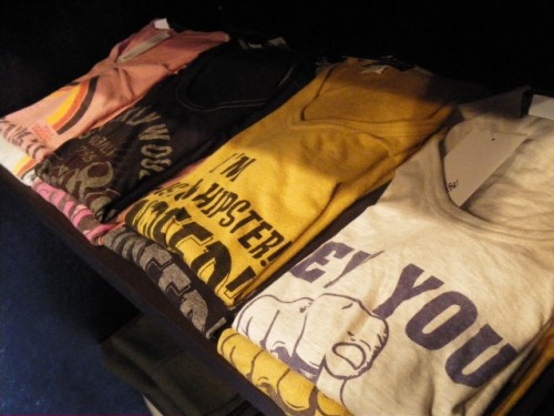 ユニセックスなＵネックＴＥＥ大量入荷♪